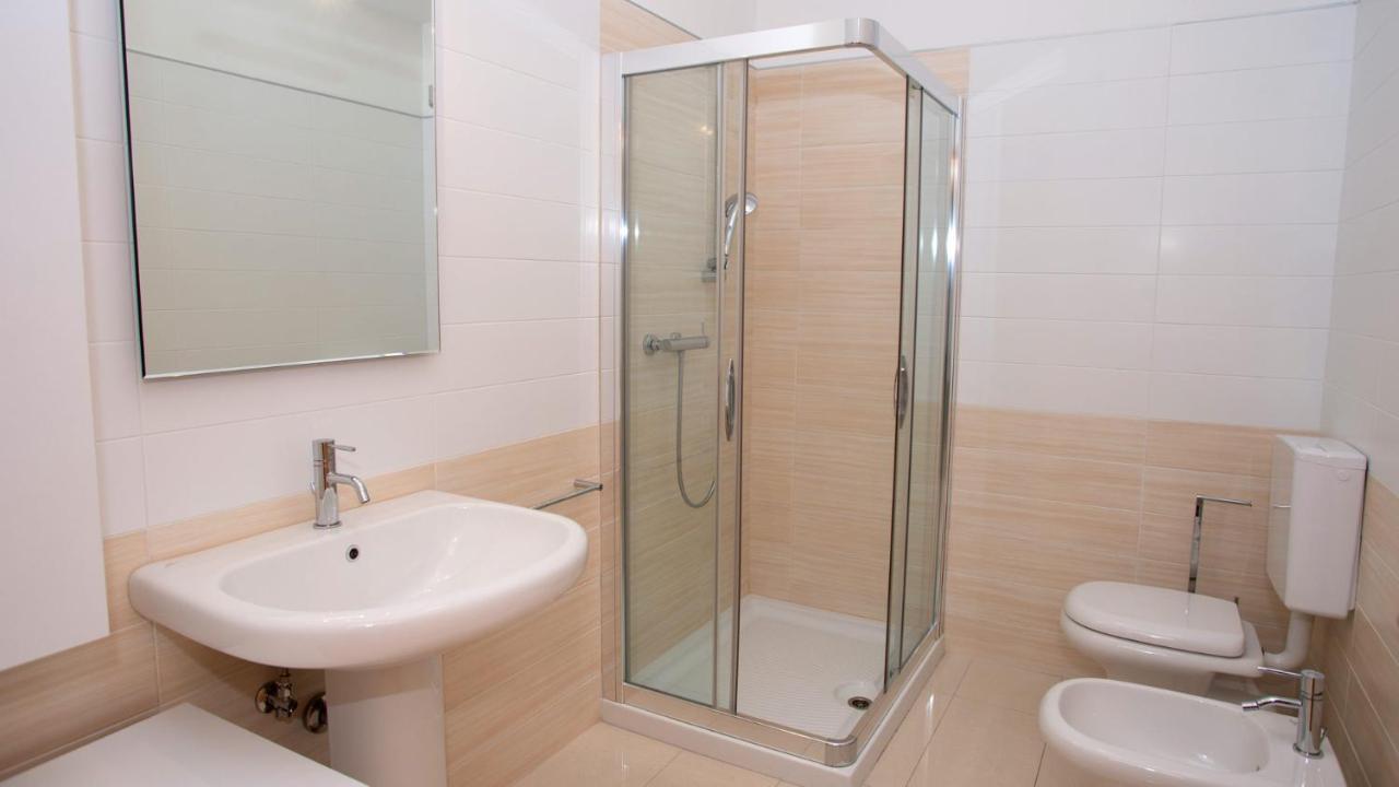 Marina Uno View Apartment Линяно Сабиадоро Екстериор снимка